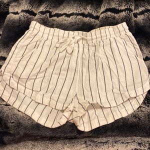 COPY - Billabong white and black linen shorts